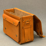 вместительный коричневый кожаный портфель