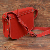 Женская красная сумочка
