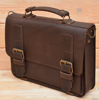 Лаконичный мужской портфель из коричневой кожи