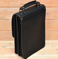Вертикальный портфель из матовой черной кожи