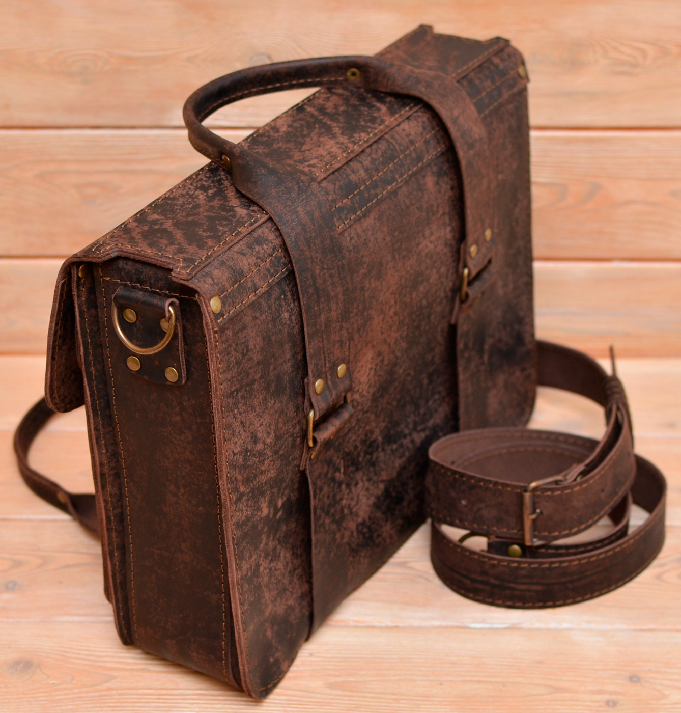 Женская сумка-багет из натуральной кожи коричневая A0362