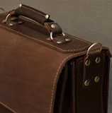 Вместительный  коричневый портфель