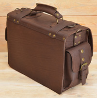 Вместительный оригинальный портфель из коричневой кожи