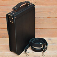 Компактный вертикальный черный портфель